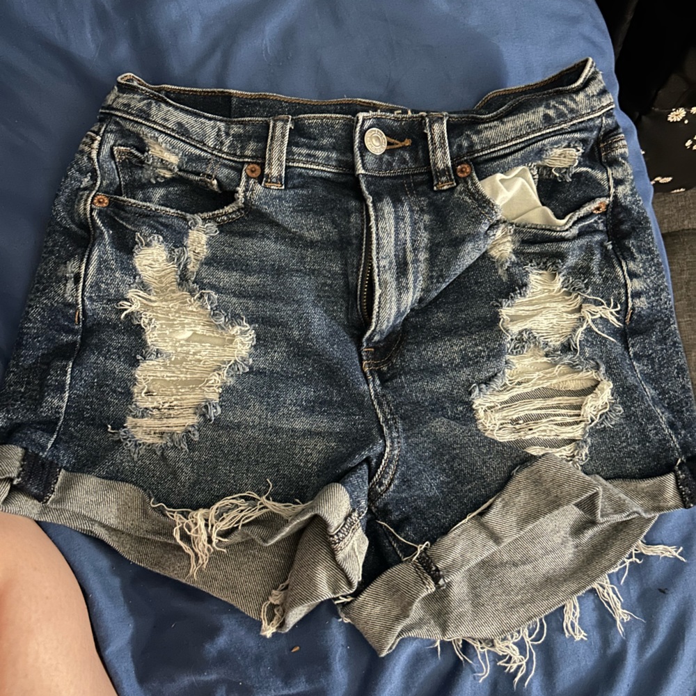 Size 4 American Eagle Distressed Mom Shorts